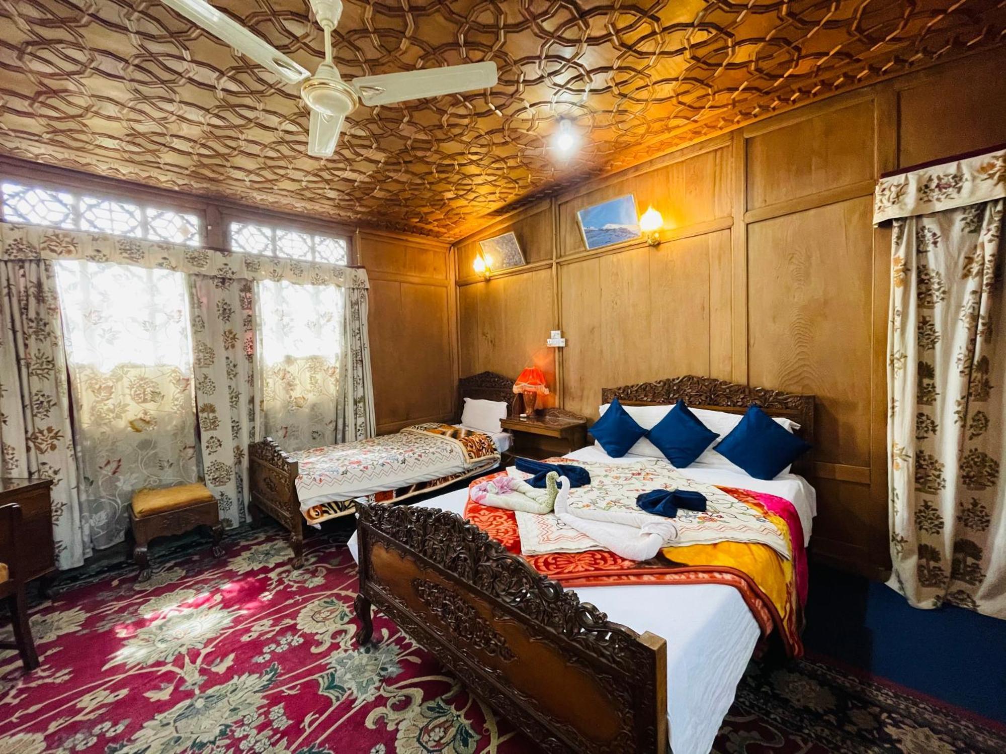 New Sea Palace Houseboats Srīnagar Exteriér fotografie