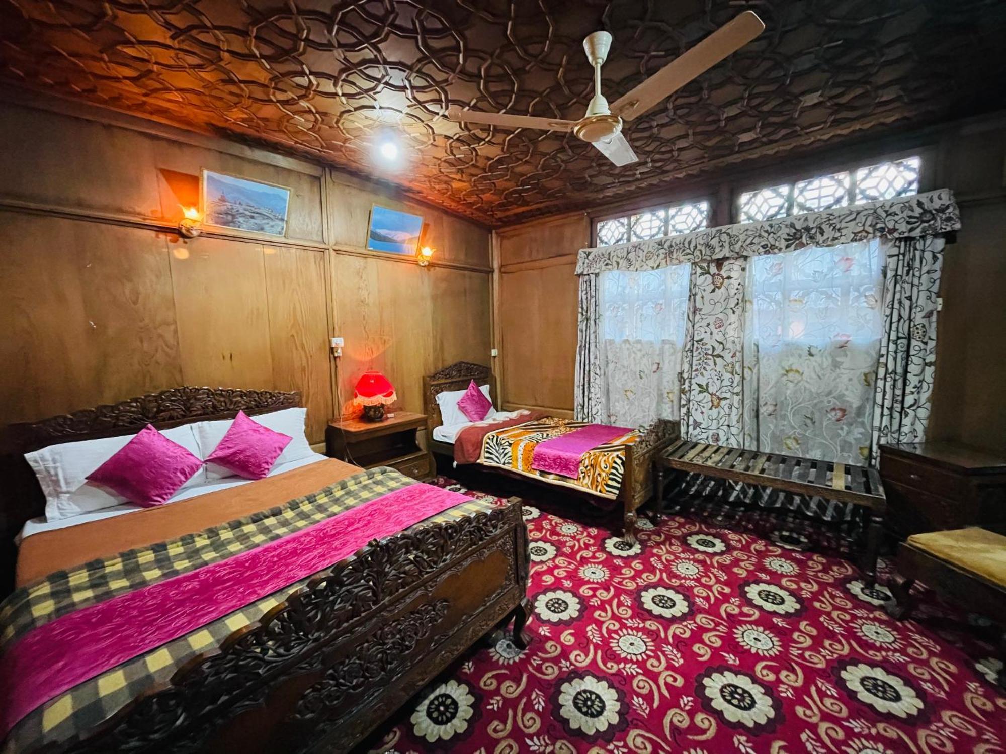 New Sea Palace Houseboats Srīnagar Exteriér fotografie