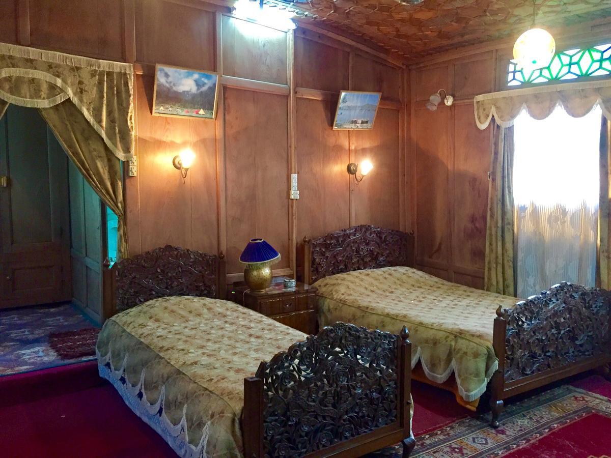New Sea Palace Houseboats Srīnagar Exteriér fotografie