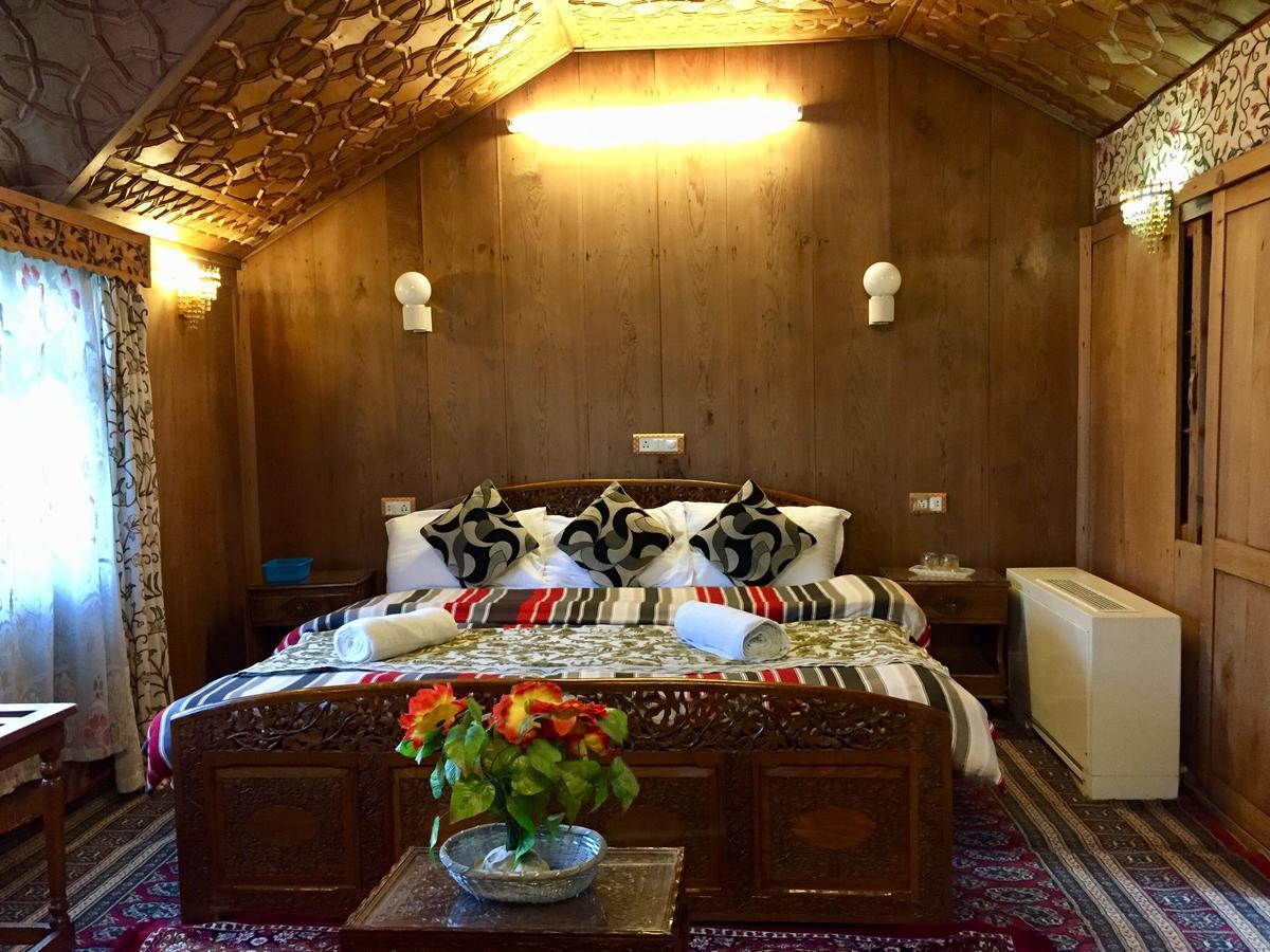New Sea Palace Houseboats Srīnagar Exteriér fotografie