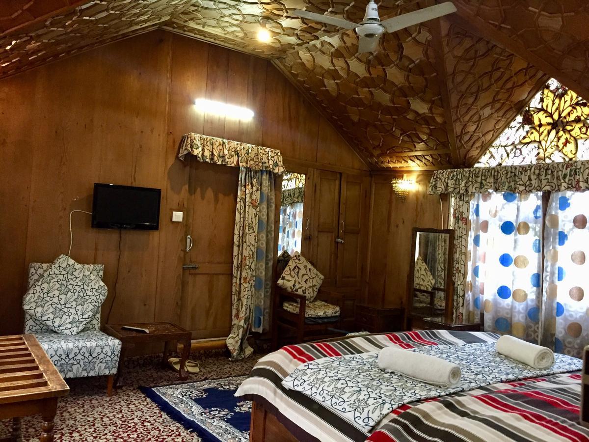 New Sea Palace Houseboats Srīnagar Exteriér fotografie